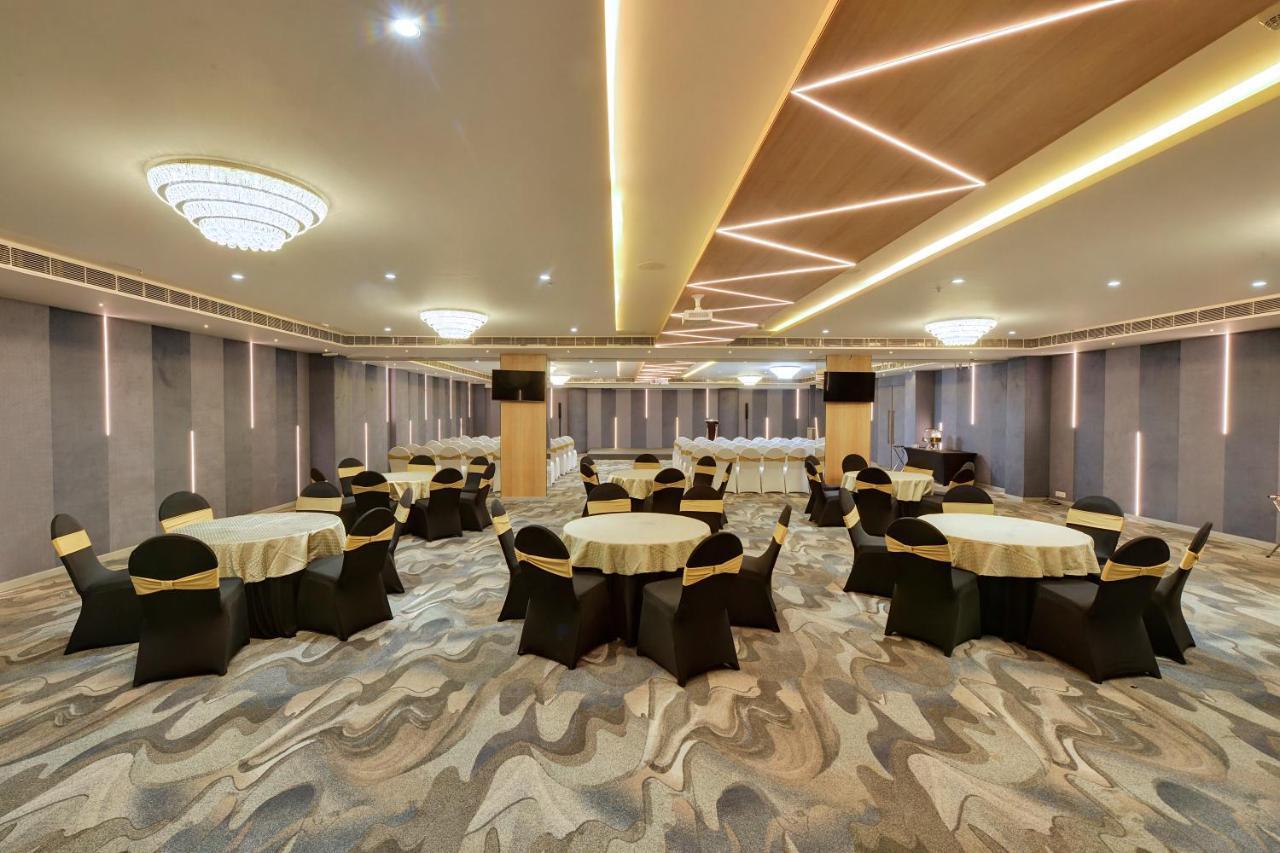 Clarion Hotel Bangalore Yesvantpur Extérieur photo